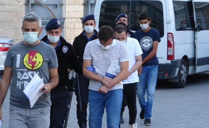 Araçlarında uyuşturucu ele geçti: 3 gözaltı