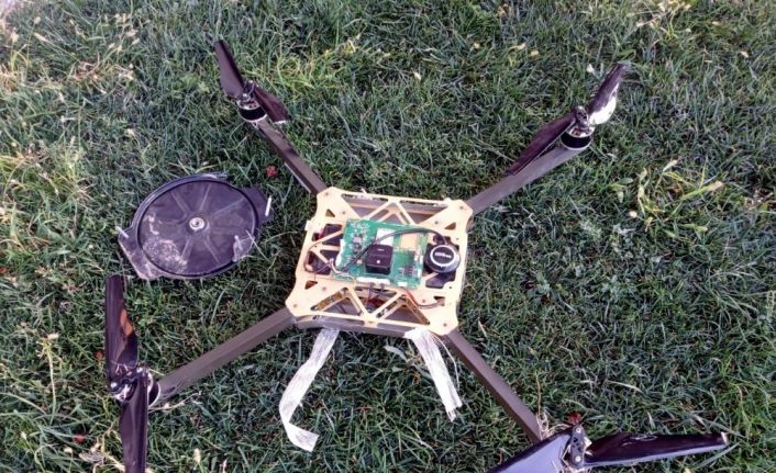 Azerbaycan, etkisiz hale getirilen Ermenistan ordusuna ait İHA’nın fotoğrafını paylaştı