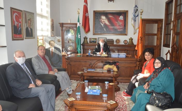 Azerbaycanlı akademisyenlerden Türk halkına teşekkür