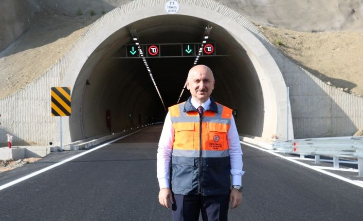 Bakan Karaismailoğlu: "İzmir depremiyle ilgili ulaşım ve iletişimde sorun yok"