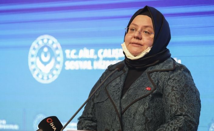 Bakan Selçuk, devlet korumasından yararlanan çocukların atanma sevincine ortak oldu