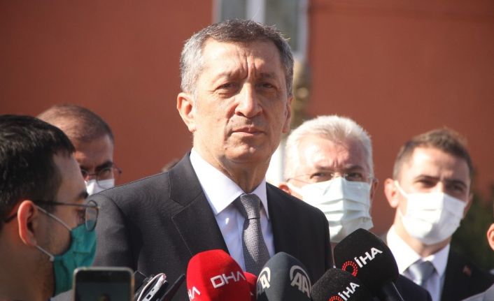 Bakan Selçuk: “Okullar marifetiyle tabletlerin dağıtımı bu haftadan itibaren başlıyor”