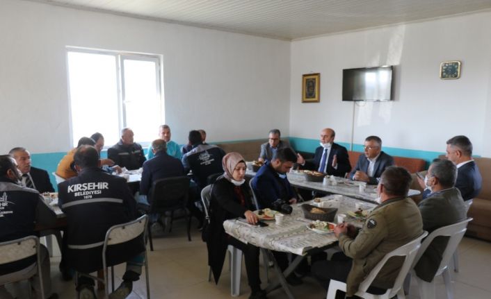 Belediye Başkanı Ekicioğlu, saha personeli ile büro personeli arasında maaş farkı önerdi