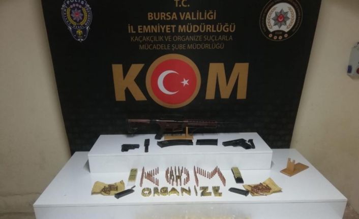 Bursa’da silahlı örgüt kurma ve yaralama suçundan aranan biri polis 7 kişi gözaltına alındı