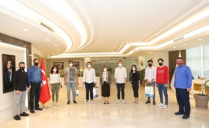 Büyükşehir, FIFA 2020 e-spor turnuvası için ödül töreni düzenledi