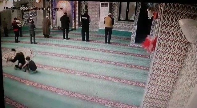 Cami içerisindeki takla görüntüleri ile gülümseten olan baba ve oğul konuştu