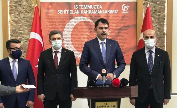 Çevre ve Şehircilik Bakanı Kurum: "5 bina yıkıldı, enkaz altında vatandaşlarımız var"