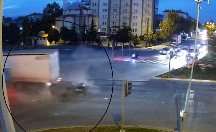 Çorum’da ortalığın savaş alanına döndüğü kaza güvenlik kamerasında