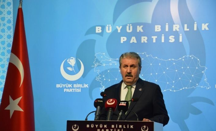 Destici: “Maruz kaldığımız sayısız taarruza ve badireye rağmen hür ve güçlü bir şekilde ayakta kalmamızın sebebi milletimizin aşkla yaşattığı Cumhuriyettir”