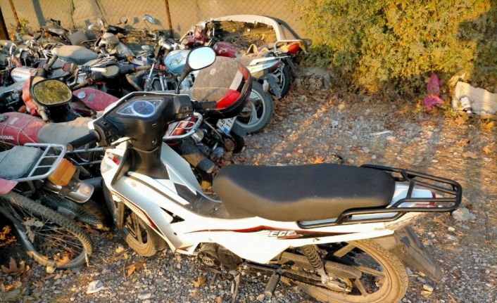 Durdurulan plakasız motosiklet çalıntı çıktı