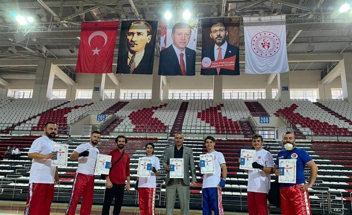 Eğirdir Belediyespor Kick Boks Kulübü sporcuları siyah kuşağa terfi etti