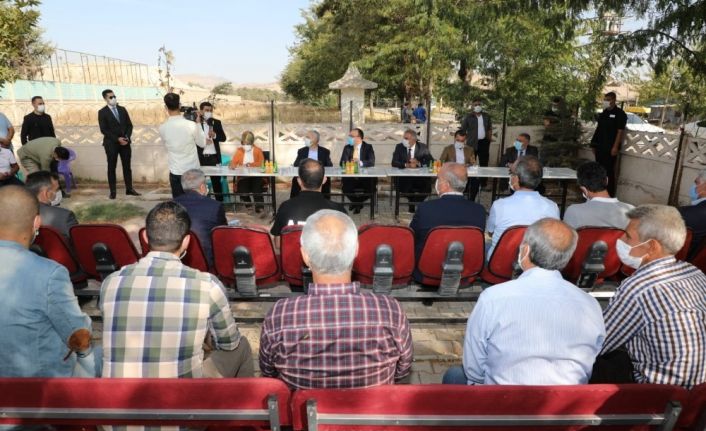 Elazığ il protokolü, Aksaray Mahallesi  sakinleriyle bir araya geldi