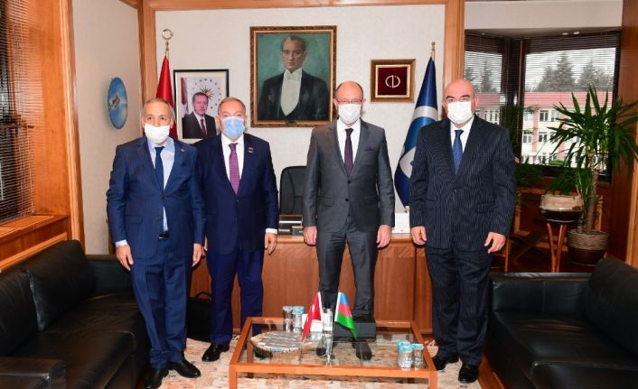 Emekli Büyükelçi Kılıç ve beraberindeki Azerbaycan heyeti Rektör Erdal’ı ziyaret etti
