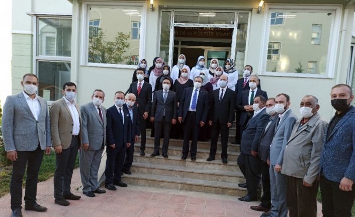 Emine Erdoğan İlim ve Kültür Merkezinde devir teslim töreni