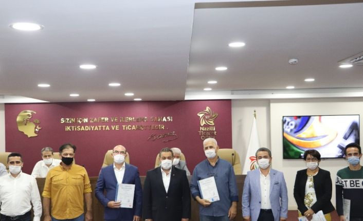 Emlakçılık sertifikaları sahiplerine teslim edildi