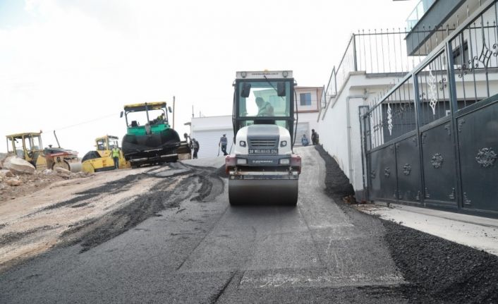 Erciyes Kayak Merkezi’nin giriş kapısı olan Hisarcık Mahallesi’nde yollar yenileniyor