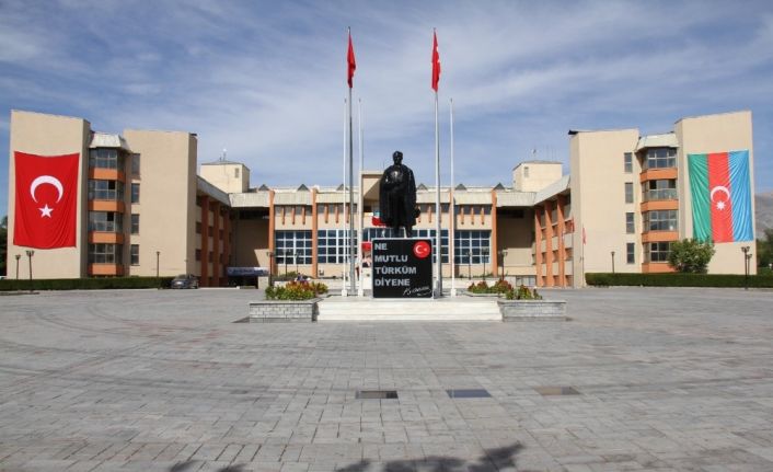 Erzincan’da Azerbaycan’a destek için belediye hoparlörlerinden "Çırpınırdı Karadeniz" şarkısı çalındı
