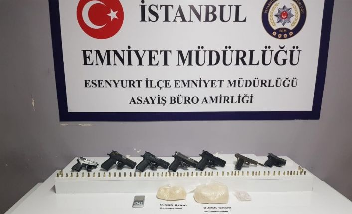 Esenyurt’ta karı koca uyuşturucu satıcılarına operasyon