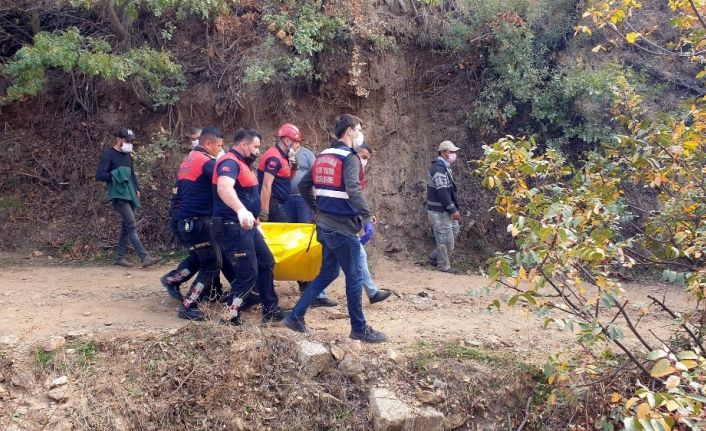 Eşi ve oğlunun önünde uçuruma yuvarlandı