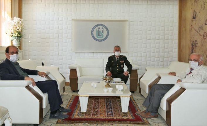 Garnizon Komutanı Hava Savunma Albay Yusuf Diker’den Rektör Coşkun’a veda ziyareti