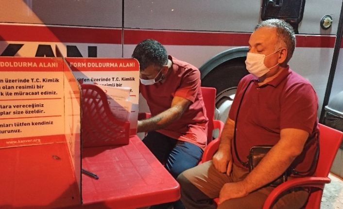 Görme engelli eski milletvekili Ayva, kan bağışı yaparak çağrı yaptı