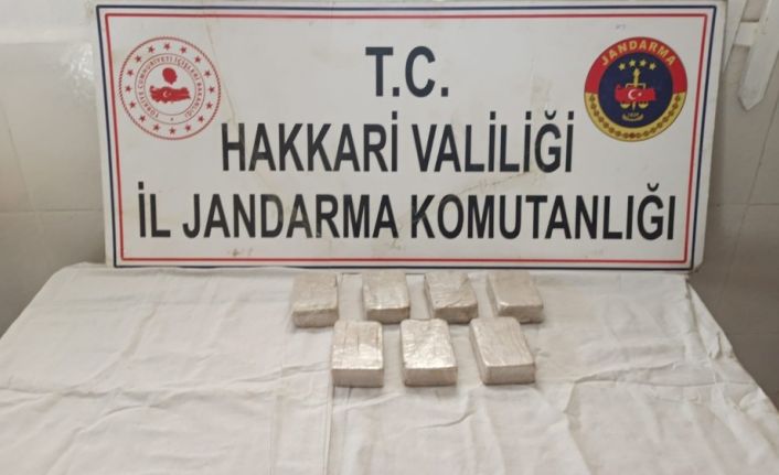 Hakkari’de araziye terk edilmiş 3 kilo 500 gram eroin ele geçirildi