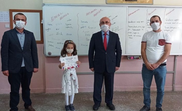 Hisarcık’ta il birincisi öğrenciye belgesi verildi