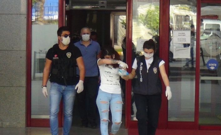 İç çamaşırında uyuşturucu ve hassas teraziyle yakalandı