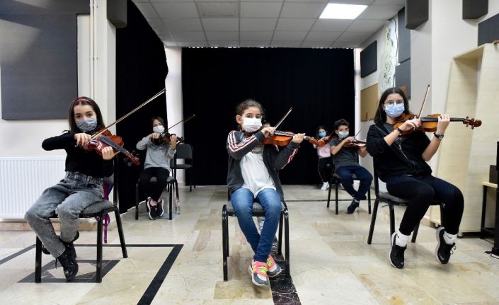 İki Elin Sesi Var Çocuk ve Gençlik Senfoni Orkestrası yüz yüze çalışmalara başladı