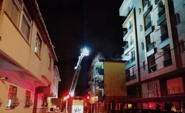 İki yıl önce yanan çatı bir kez daha alevlere teslim oldu