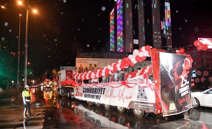 Isparta’da Cumhuriyet TIR’ı ve mehteran gösterisi renkli anlar yaşattı