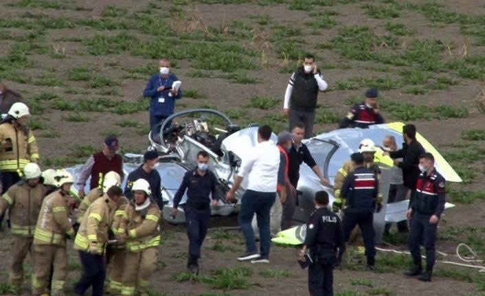 İstanbul Hezarfen Havalimanı’ndan havalanan  bir eğitim uçağı düştü. Uçağın pilotu yaralı olarak kurtarıldı. Pilot 112 ekipleri tarafından hastaneye kaldırılıyor. Ekiplerin olay yerinde incelemesi devam ediyor.