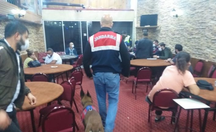 İzmir’de dernek ve depolara kumar baskınında 390 bin lira ceza kesildi