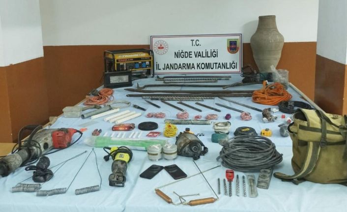 Jandarma gaz maskeli definecileri suçüstü yakaladı