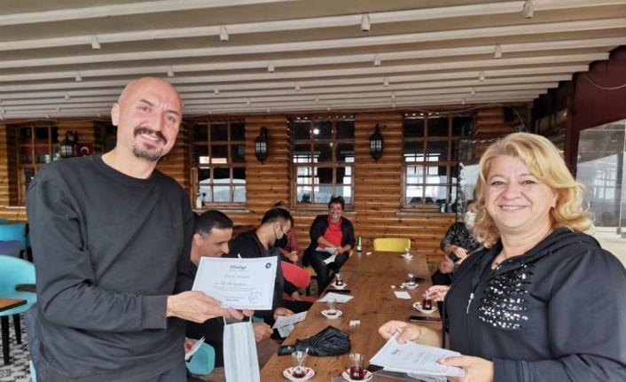 Kadın muhtar, balık tutabilmesi için eşine “Hanımdan İzin Belgesi” çıkarttı