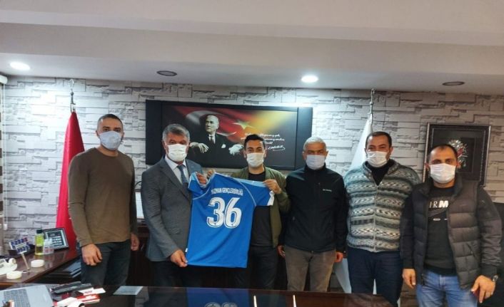 Kağızman Gençler Birliği Spor yönetimden kaymakam ve belediye başkanına 36 numaralı forma