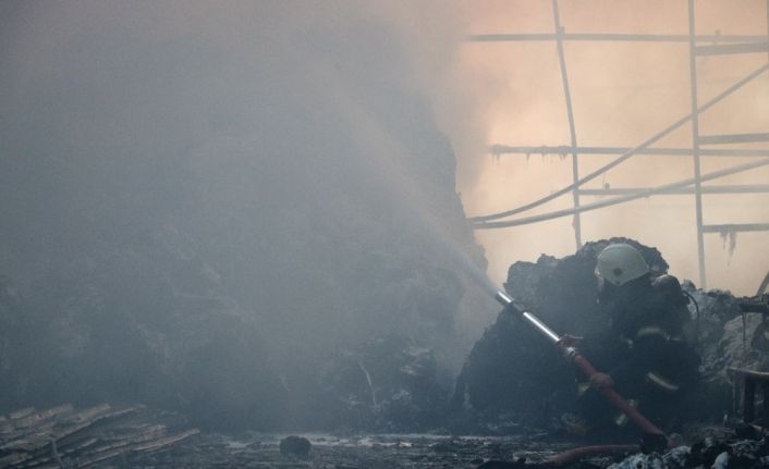 Kahramanmaraş’ta korkutan fabrika yangını