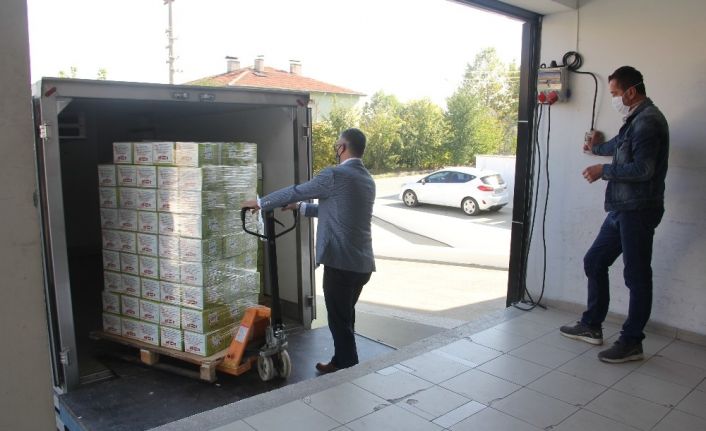 Kastamonu’da koronavirüs ile mücadele eden sağlık çalışanlarına gıda kolisi hediye paketi