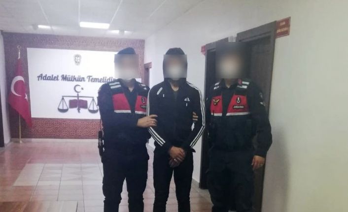 Kendilerini savcı olarak tanıtıp köylüleri dolandıran 3 şüpheli yakalandı