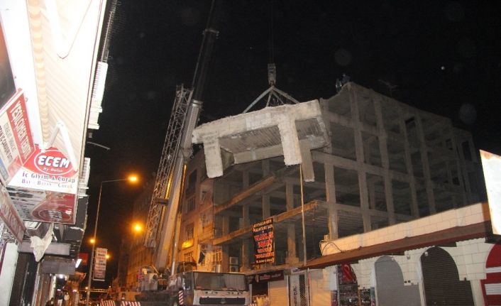 Kilis’te çürük binaya gece yıkımı