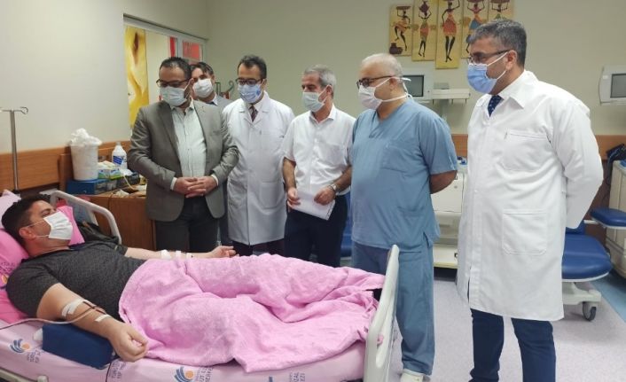 Kızılay Kan Merkezi Müdürünün kök hücre bağışı, kanser hastasına umut oldu