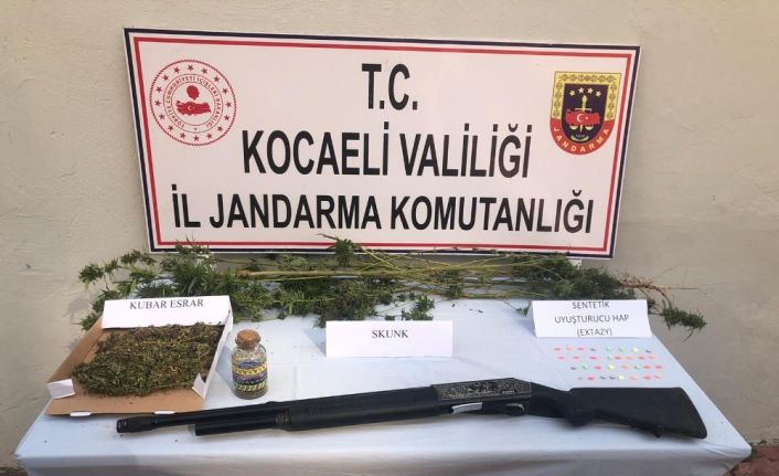 Kocaeli’de jandarma zehir tacirlerine geçit vermedi: 3 gözaltı