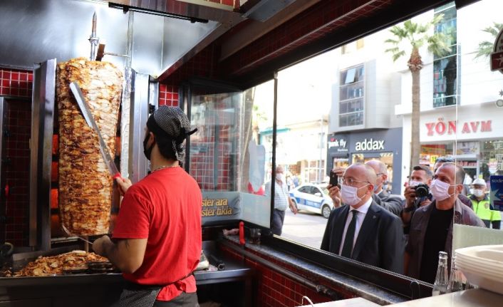 Koronaya meydan okuyan esnaf maskesiz yakalanınca “Gebermek istiyorum" dedi