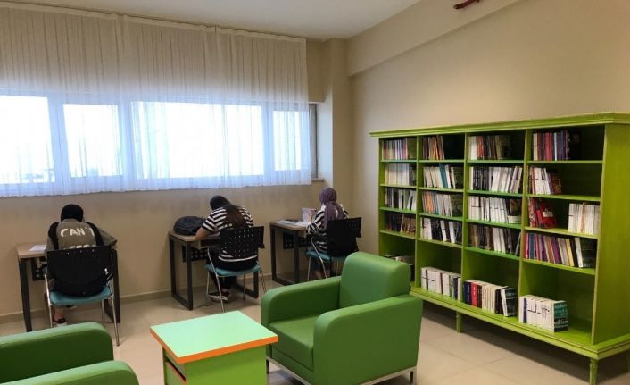 Naim Süleymanoğlu’na kütüphane