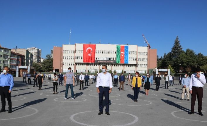 Niğde’de belediye personeli spor yaparak güne başladı