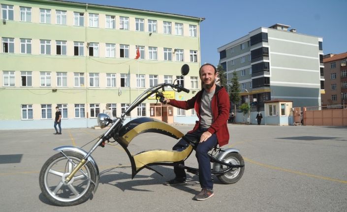Okulun atölyesinde elektrikli motosiklet yaptı
