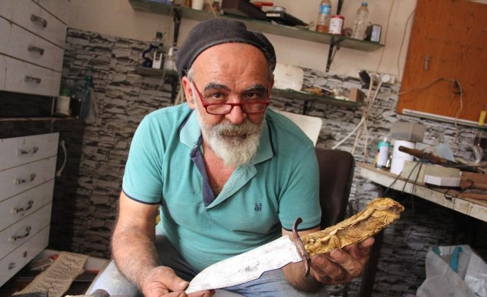 (Özel) Bıçaklar ve savaş aletleri bu ustanın elinde sanat eserine dönüşüyor