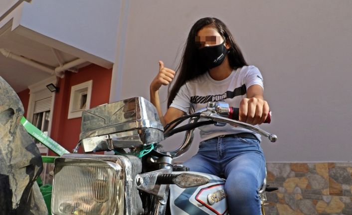 Pencereden  atlayarak abisinin motosikletini hırsızların elinden alan genç kız: ‘Hiç korkmadım’