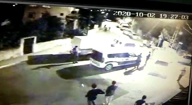 Polis, oto hırsızını önünü keserek yakaladı, o anlar kameraya böyle yansıdı