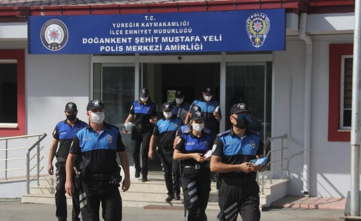 Polisten, maske, mesafe, kadına şiddet ve dolandırıcılık uyarısı